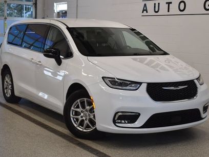 Used 2024 Chrysler Pacifica Touring-L