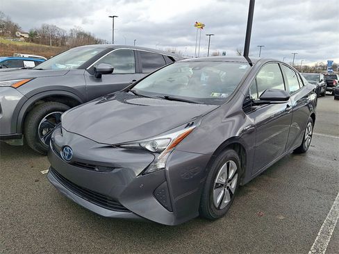 Used 2017 Toyota Prius Two image 3