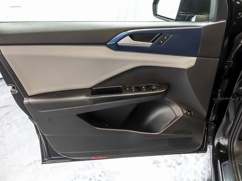 Used 2022 Volkswagen Taos SE image 24