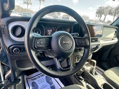 Used 2025 Jeep Gladiator Nighthawk image 12