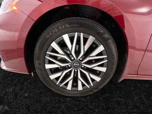 Used 2025 Nissan Altima 2.5 SV w/ SV Premium Package image 27