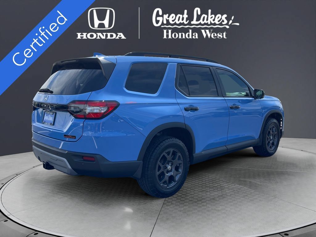 Certified 2025 Honda Pilot TrailSport image 5