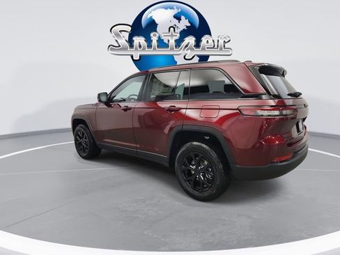 New 2025 Jeep Grand Cherokee Altitude image 7