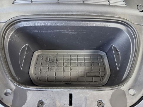 Used 2025 Tesla Model Y Performance image 38