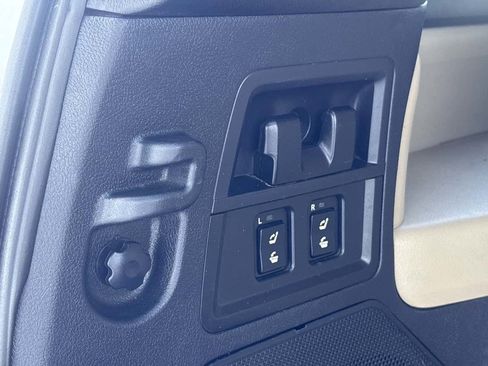 Used 2015 Toyota Sequoia Platinum RWD image 11