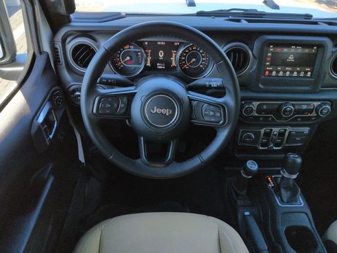 Used 2021 Jeep Wrangler Unlimited Sport AWD/4WD image 15