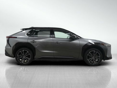 Used 2023 Toyota bZ4X XLE w/ Weather Package image 7