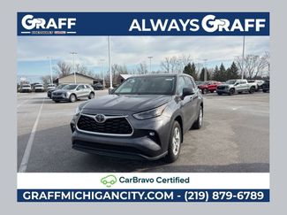 Used 2024 Toyota Highlander LE video 1