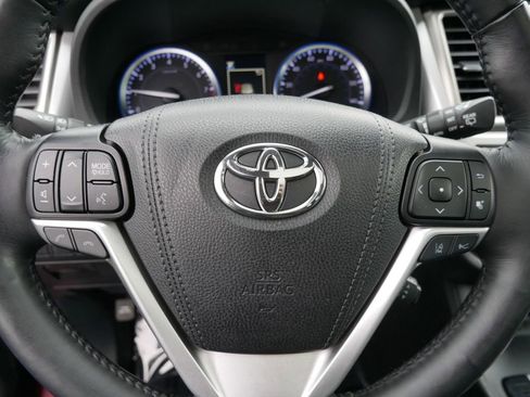 Used 2019 Toyota Highlander Limited Platinum AWD/4WD image 19