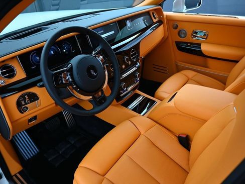 New 2027 Rolls-Royce Phantom Sedan RWD image 4