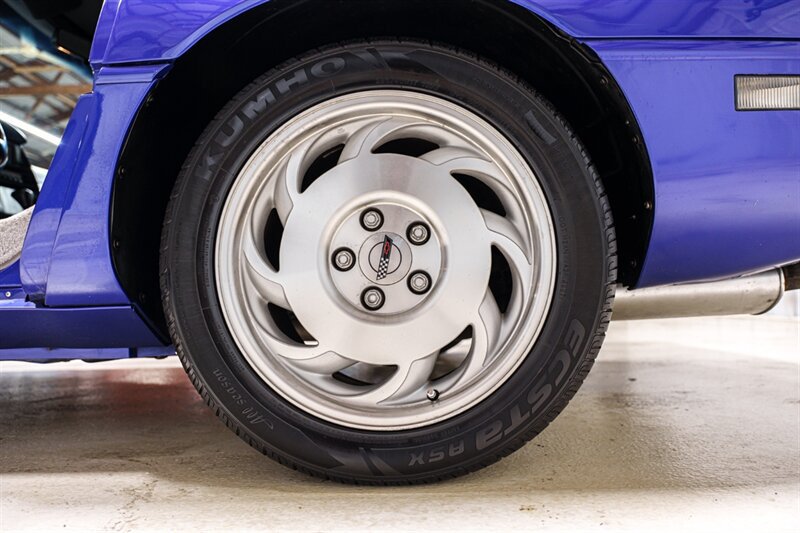 Used 1995 Chevrolet Corvette Coupe RWD image 28