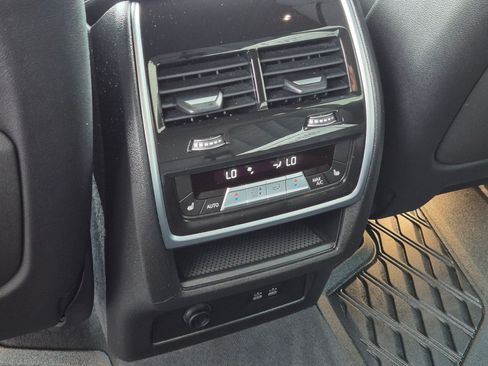 Used 2024 BMW X7 xDrive40i w/ M Sport Package AWD/4WD image 24