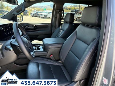 Used 2025 Chevrolet Suburban Z71 AWD/4WD image 14