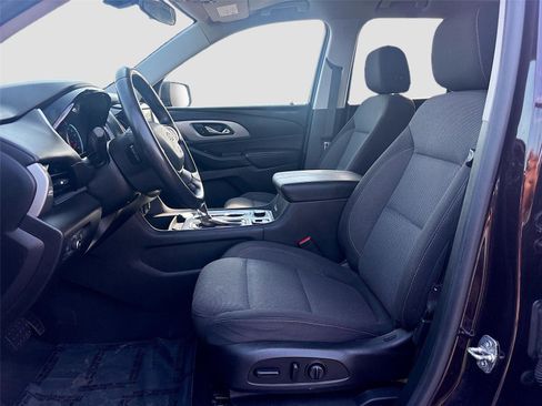 Used 2020 Chevrolet Traverse LT image 21