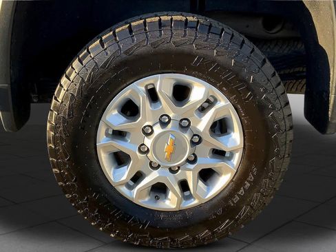 Used 2024 Chevrolet Silverado 2500 LTZ w/ LTZ Convenience Package image 11