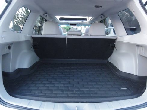 Used 2013 Subaru Forester 2.5X Premium w/ All-Weather Plus Pkg AWD/4WD image 19