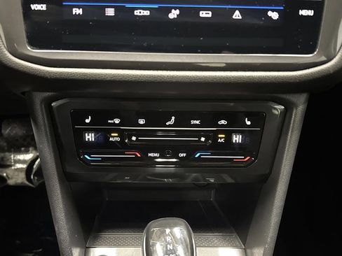 Used 2023 Volkswagen Tiguan SE image 18