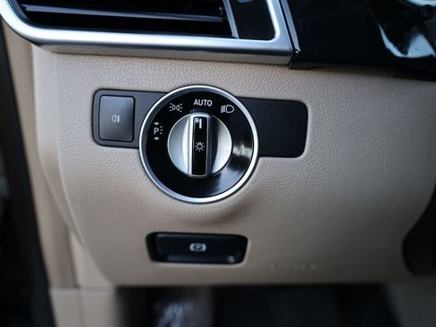 Used 2015 Mercedes-Benz GL 450 4MATIC w/ Driver Assistance Package image 26