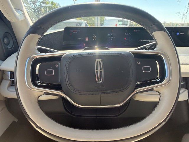 Used 2025 Lincoln Navigator Reserve AWD/4WD image 11