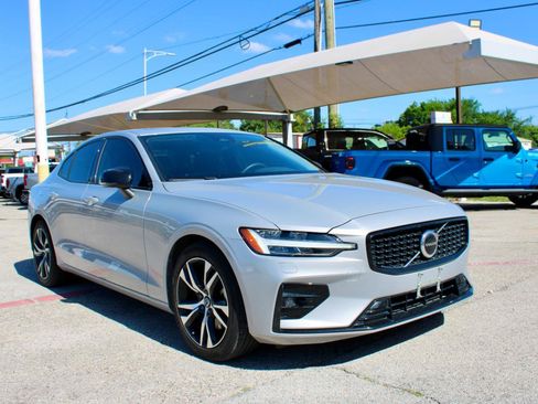 Used 2025 Volvo S60 B5 Core AWD/4WD image 2