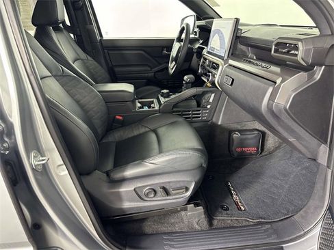 Used 2024 Toyota Tacoma TRD Off-Road image 10