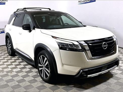 Used 2023 Nissan Pathfinder Platinum w/ Lighting Package (N93) FWD image 3