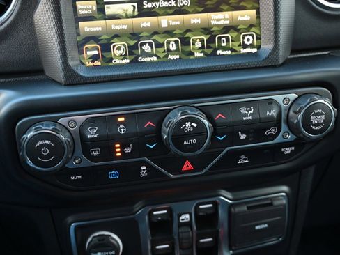 Used 2022 Jeep Wrangler Unlimited Sahara w/ Cold Weather Group image 31