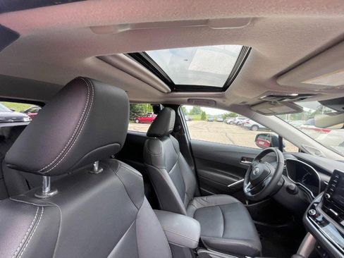 Used 2022 Toyota Corolla Cross XLE AWD/4WD image 4
