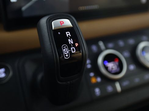 Used 2024 Land Rover Defender 90 V8 image 24