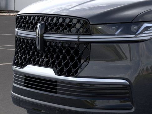New 2026 Lincoln Navigator Reserve AWD/4WD image 17