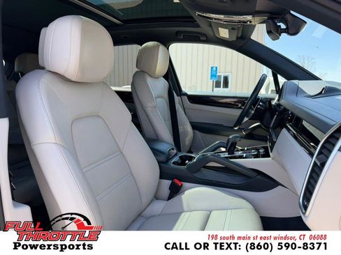 Used 2021 Porsche Cayenne AWD/4WD image 15