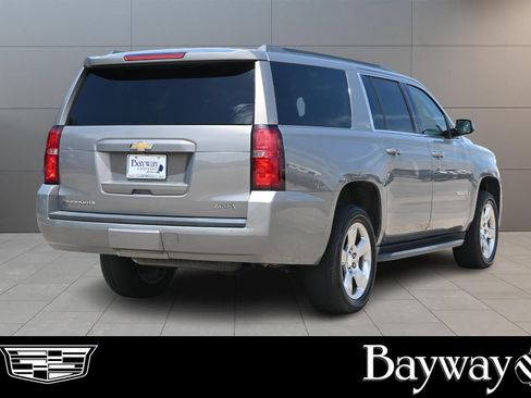 Used 2019 Chevrolet Suburban LT RWD image 5