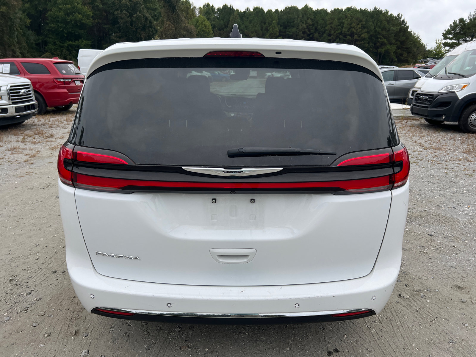 Used 2024 Chrysler Pacifica Touring-L FWD image 9