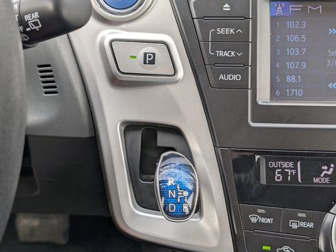 Used 2014 Toyota Prius V Three image 21