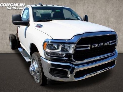 New 2024 RAM 3500 Tradesman w/ Chrome Appearance Group image 2