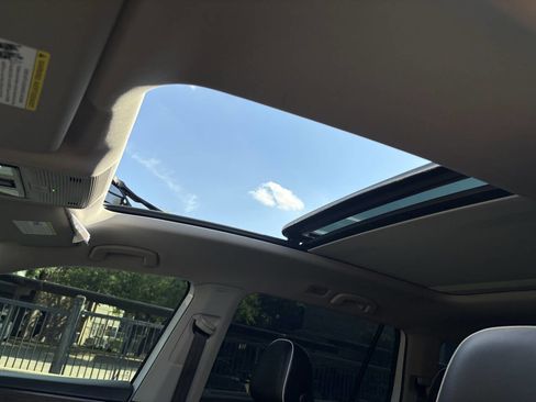 Used 2024 Volkswagen Atlas SEL Premium R-Line image 16