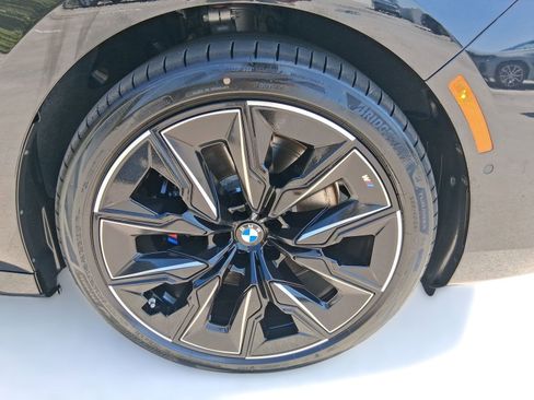 New 2026 BMW 750e xDrive w/ Premium Package image 10