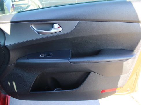 Used 2021 Kia Forte LXS image 7