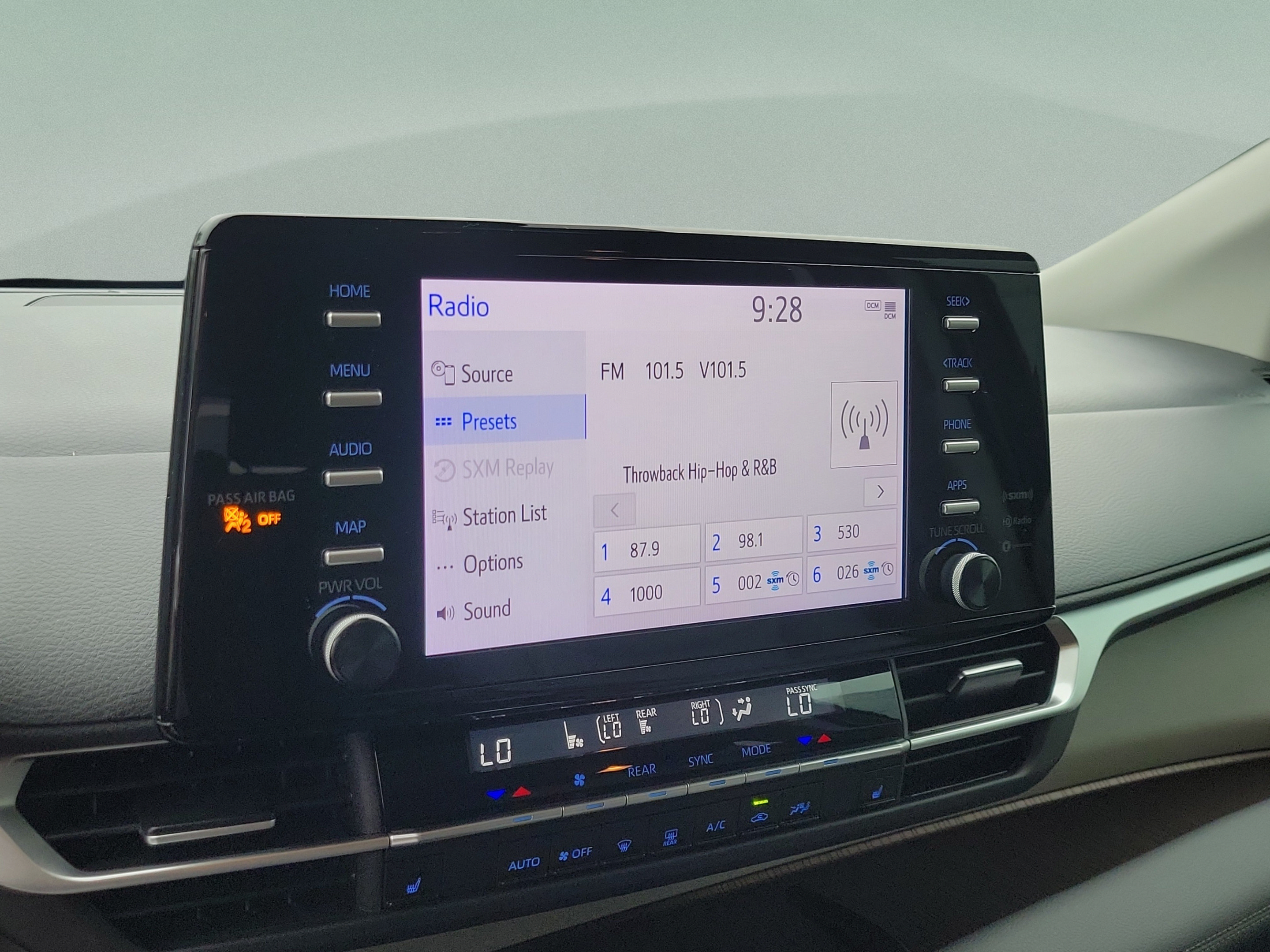Certified 2024 Toyota Sienna XLE FWD image 17