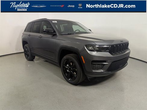 New 2025 Jeep Grand Cherokee Altitude image 1