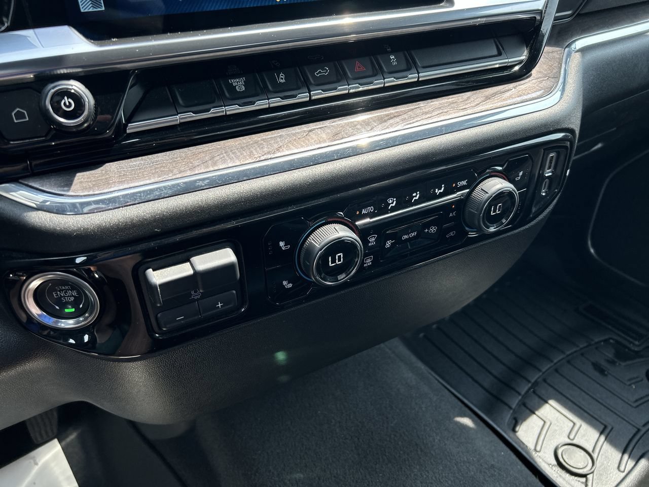 Used 2024 Chevrolet Silverado 2500 LTZ AWD/4WD image 30