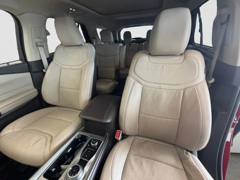 Used 2020 Ford Explorer Platinum w/ Premium Technology Package AWD/4WD image 13