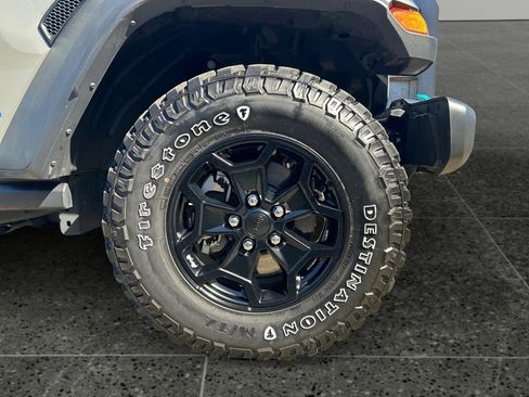 Used 2023 Jeep Wrangler Unlimited w/ Cold Weather Group image 9