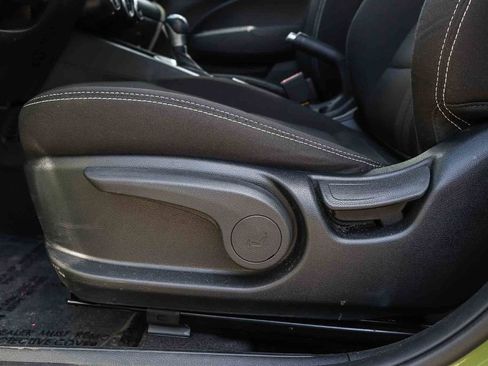 Used 2024 Hyundai Venue SEL FWD image 24