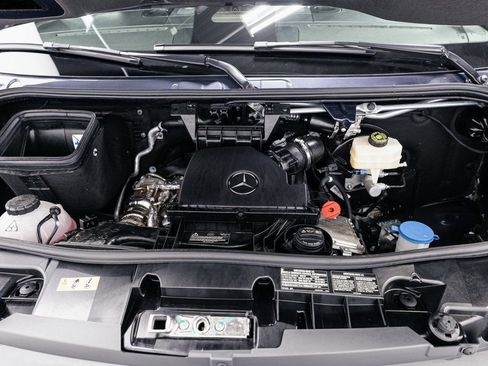 Used 2025 Mercedes-Benz Sprinter 2500 image 32