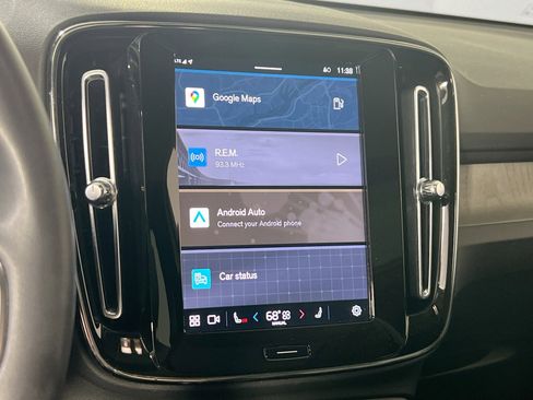 Used 2023 Volvo XC40 B5 Plus image 15