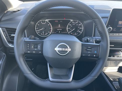 Used 2026 Nissan Rogue SV image 39