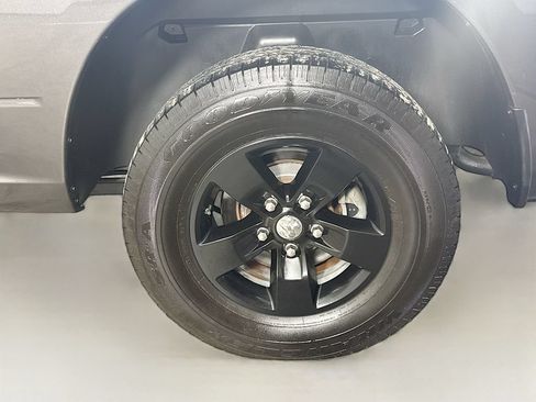 Used 2019 RAM 1500 Classic SLT RWD image 28