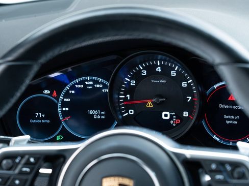 Used 2022 Porsche Cayenne Platinum Edition image 31