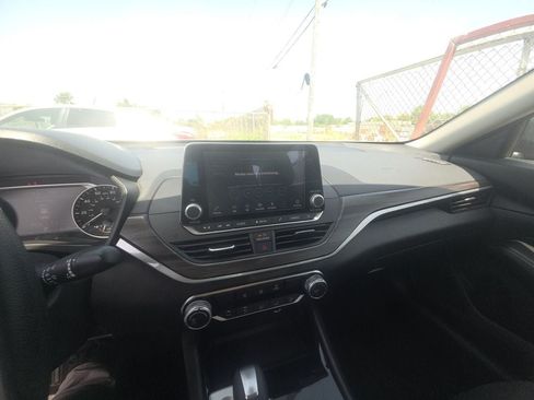 Used 2024 Nissan Altima 2.5 SV AWD/4WD image 5